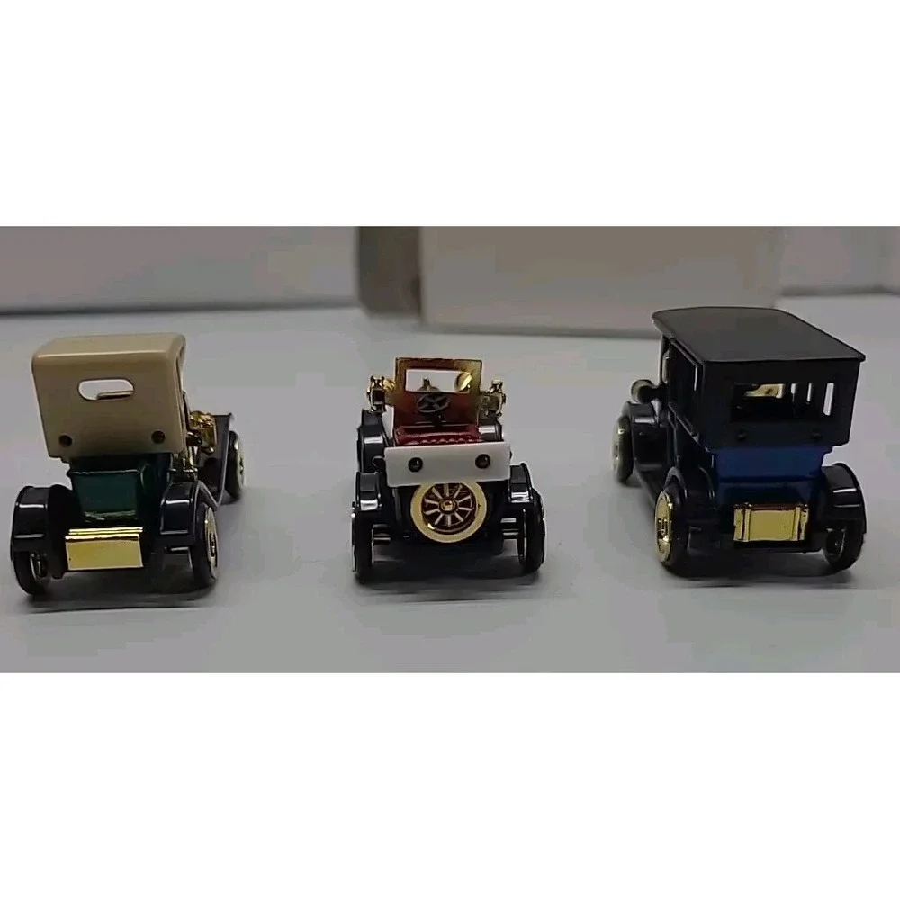 Small model cars fire engine Readers Digest‎